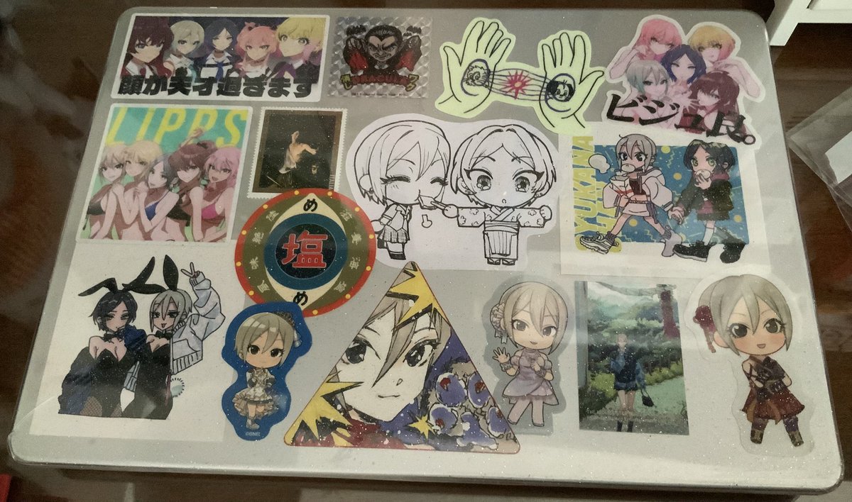 收集这些贴纸太不容易了，所以我一张都没贴