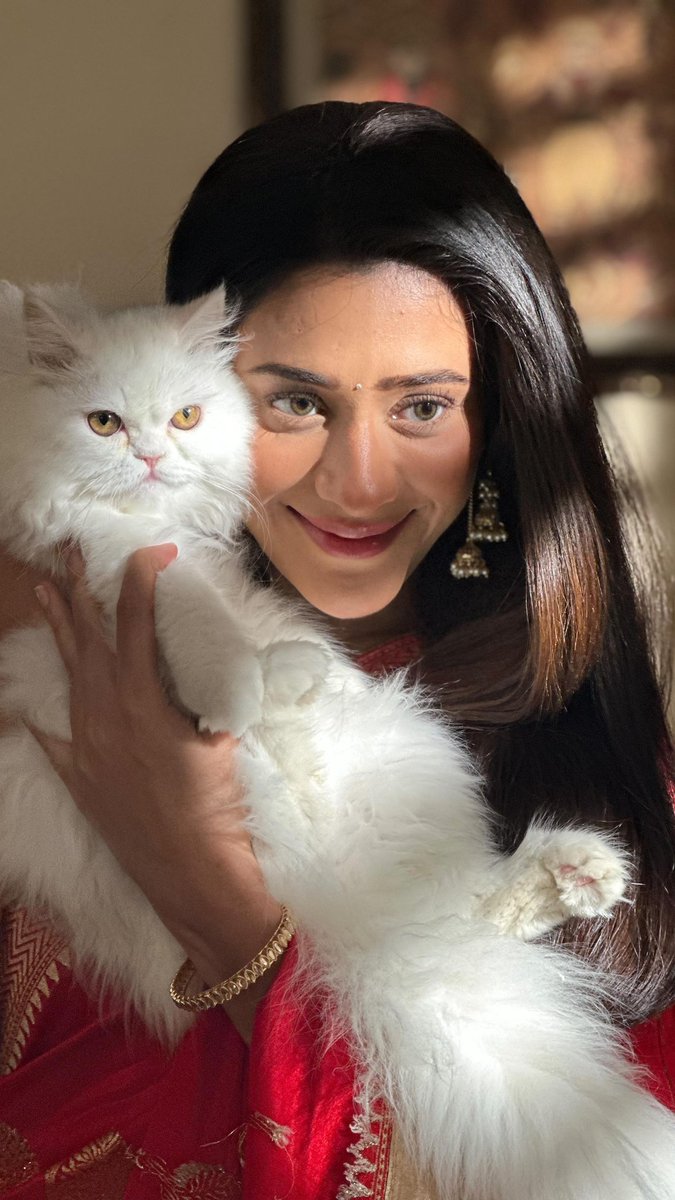 Snowy aur uski pretty pretty mumma🔥

#HibaNawab