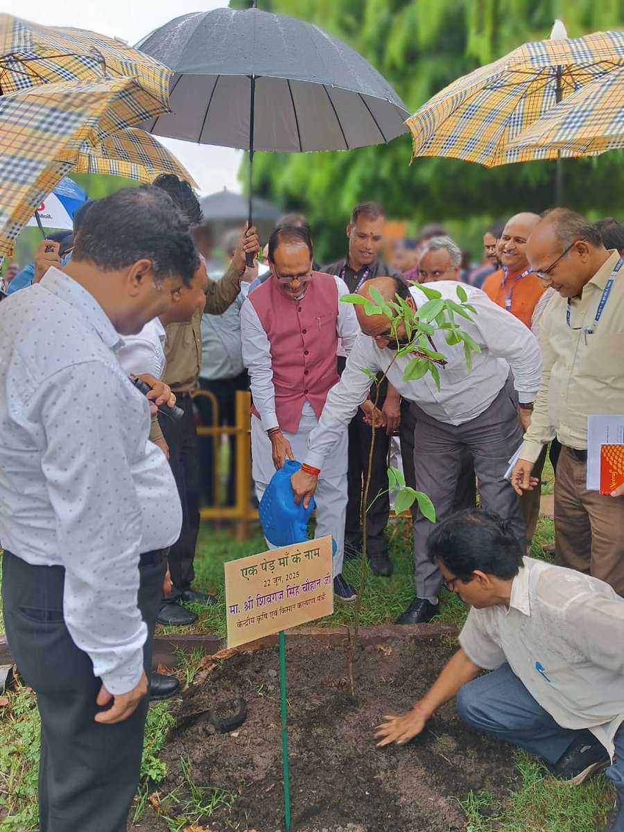 ICAR_CIAE's tweet photo. We heartily welcome our Honourable Minister @ChouhanShivraj ji in our Institute, and seek their blessings along with DG &amp; Secretary DARE, and other #ICAR officials on their benign presence. 

@icarindia https://t.co/Zm3WQXsLQ9