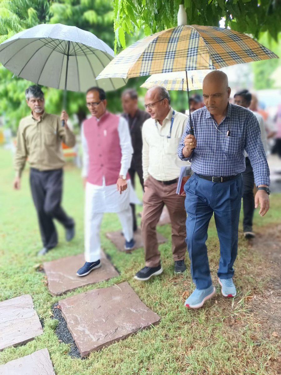 ICAR_CIAE's tweet photo. We heartily welcome our Honourable Minister @ChouhanShivraj ji in our Institute, and seek their blessings along with DG &amp; Secretary DARE, and other #ICAR officials on their benign presence. 

@icarindia https://t.co/Zm3WQXsLQ9