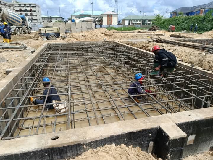 ebiofbayelsa's tweet photo. ONGOING CONSTRUCTION OF 9-STOREY SECRETARIAT.
Work going on for pile caps reinforcement while drilling for the remaining piles is simultaneously ongoing. Indeed @govdouyediri is a Talk &amp; Do Governor not distracted by anyone. https://t.co/OPLnypRwSk