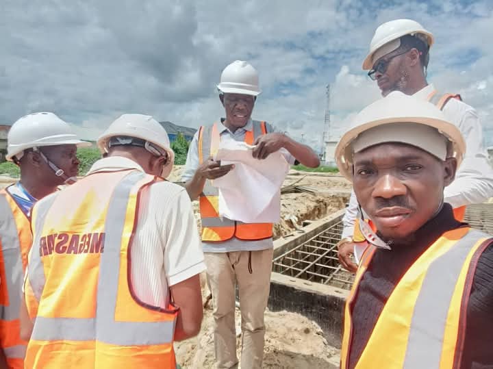 ONGOING CONSTRUCTION OF 9-STOREY SECRETARIAT.
Work going on for pile caps reinforcement while drilling for the remaining piles is simultaneously ongoing. Indeed <a href="/govdouyediri/">Governor Douye Diri</a> is a Talk &amp; Do Governor not distracted by anyone.