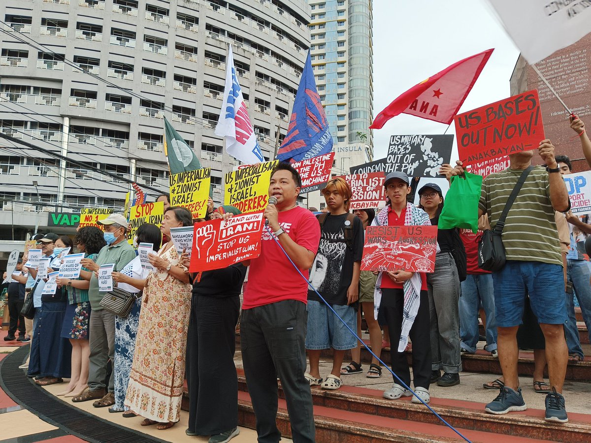 AnakbayanSM's tweet photo. NGAYON: Kilos protesta na pinangungunahan ng Makabayan upang kundenahin ang Estados Unidos at Israel sa pangbo-bomba sa Iran at Palestine. https://t.co/Gj598lTuhR