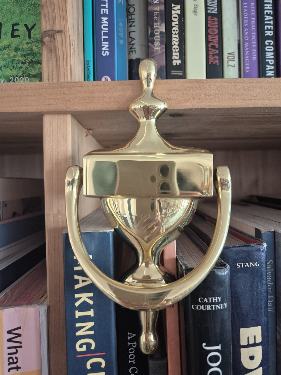 나에게 이건 단순한 도어노커가 아닌  연대와 신뢰의 의미라는 게 감사합니다.

#301호
#여름