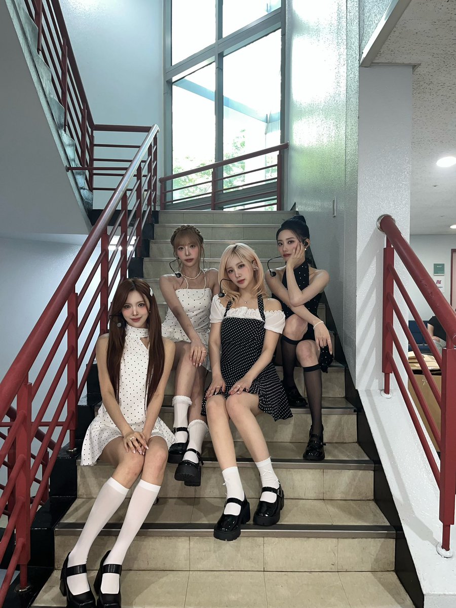 250622 프리즘~ 오늘도 우리 귀여웠지? 🙈 
인가 무대도 예쁘게 봐줘서 고마워요💌

#PRIMROSE #프림로즈 #CINEMA
#RAINIE #RUBY #NAHYUN #HAYUN
#레이니 #루비 #나현 #하윤