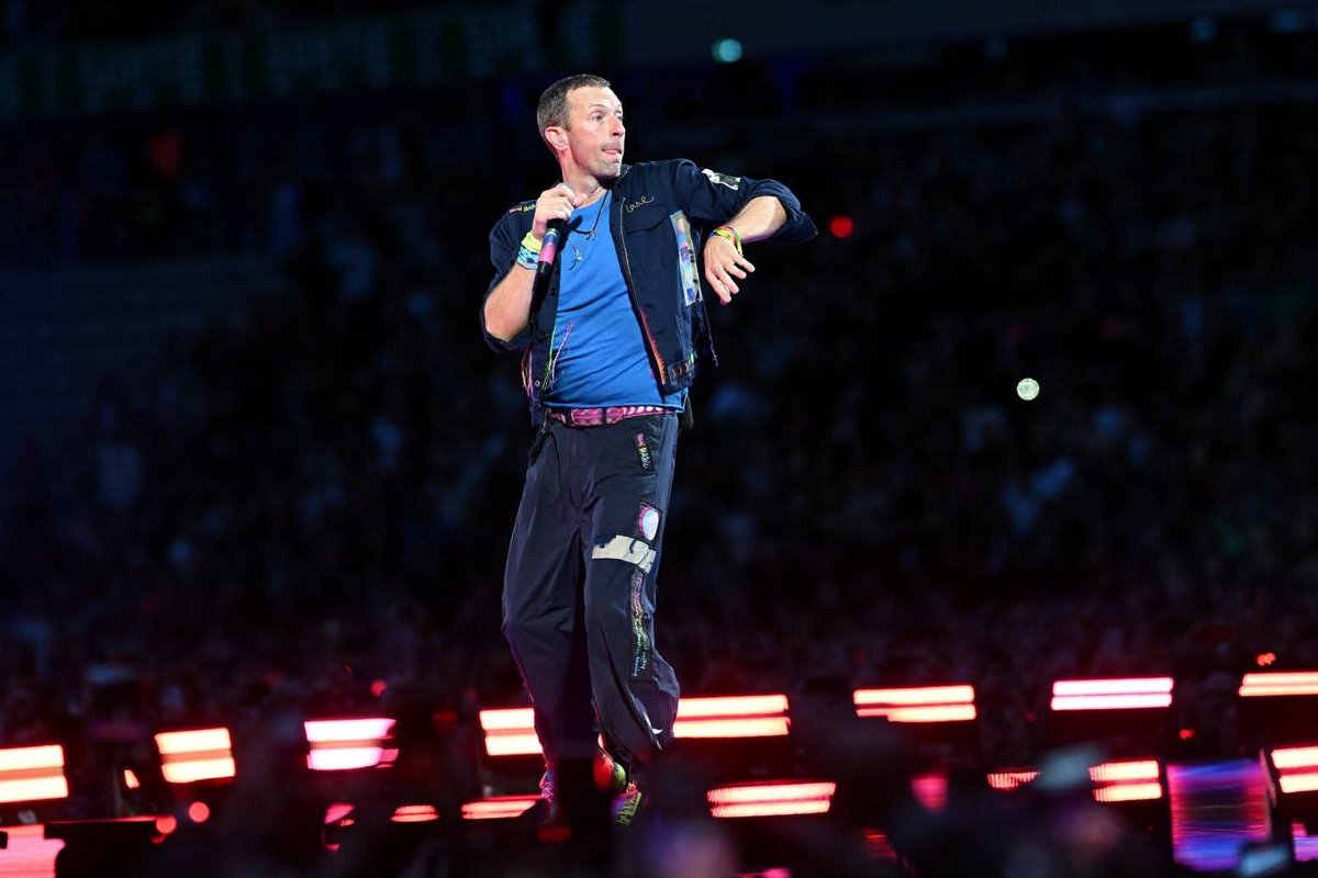 ColdplayCorner's tweet photo. [#SOUVENIRS] 📆 22.06.2024
📌 Il y'a un an aujourd'hui @coldplay se produisait sur la scène du @GroupamaStadium pour la première de ses trois féériques soirées à Lyon. 
👉 https://t.co/gIZAEZ64Cr
Setlist - R#42 Blog - Photos - Vidéos
#ColdplayLyon 🌙 https://t.co/elOEmGSEkA