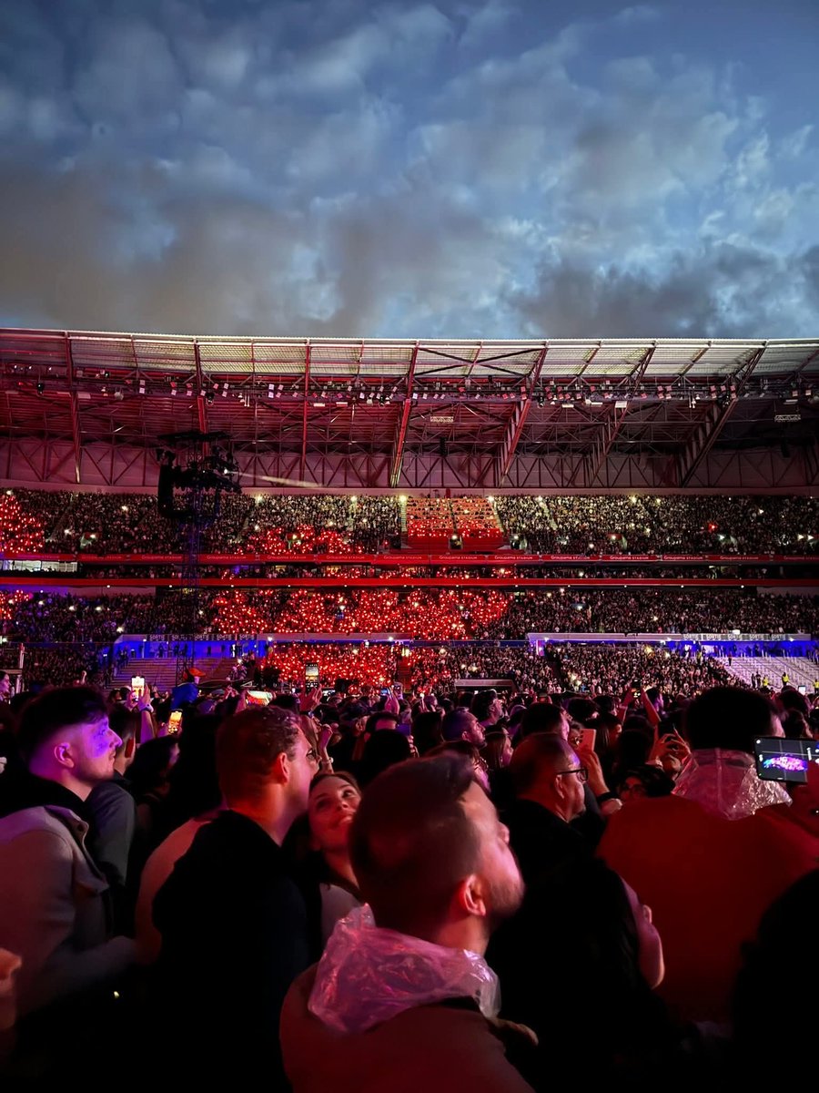 ColdplayCorner's tweet photo. [#SOUVENIRS] 📆 22.06.2024
📌 Il y'a un an aujourd'hui @coldplay se produisait sur la scène du @GroupamaStadium pour la première de ses trois féériques soirées à Lyon. 
👉 https://t.co/gIZAEZ64Cr
Setlist - R#42 Blog - Photos - Vidéos
#ColdplayLyon 🌙 https://t.co/elOEmGSEkA