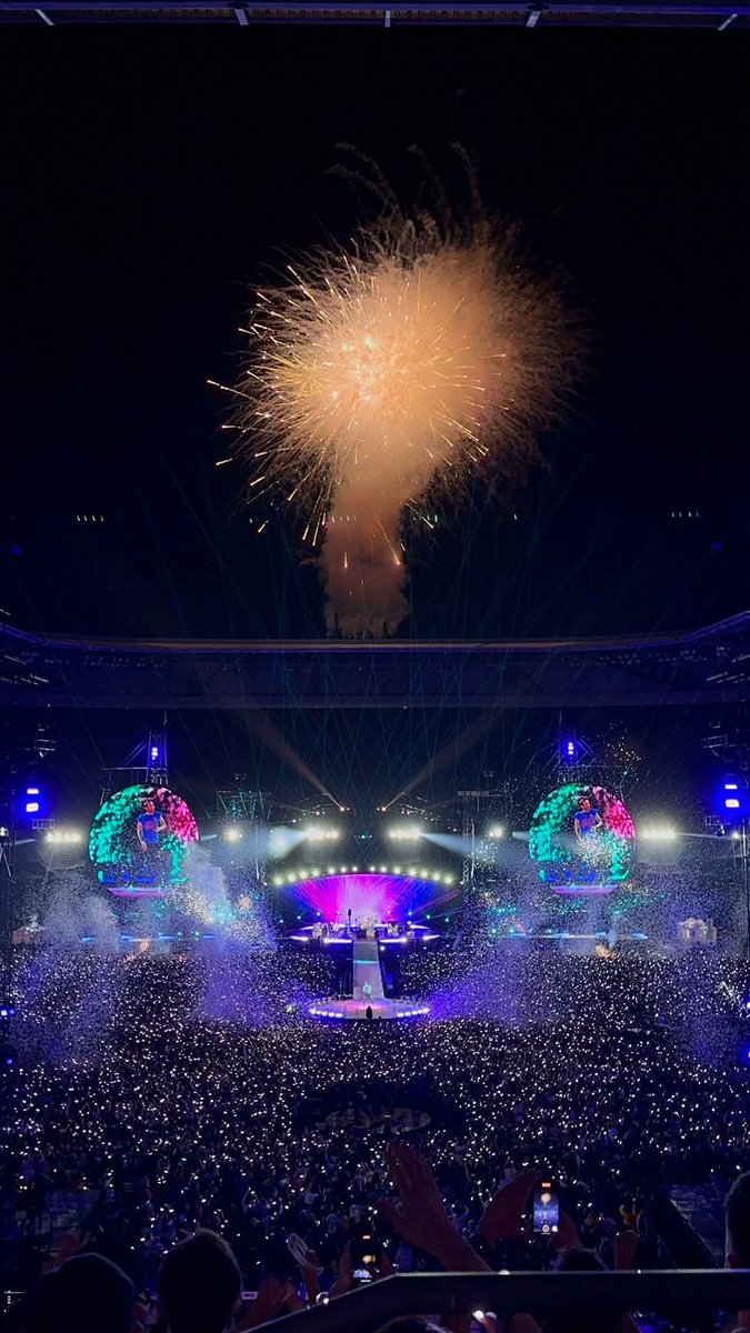 ColdplayCorner's tweet photo. [#SOUVENIRS] 📆 22.06.2024
📌 Il y'a un an aujourd'hui @coldplay se produisait sur la scène du @GroupamaStadium pour la première de ses trois féériques soirées à Lyon. 
👉 https://t.co/gIZAEZ64Cr
Setlist - R#42 Blog - Photos - Vidéos
#ColdplayLyon 🌙 https://t.co/elOEmGSEkA