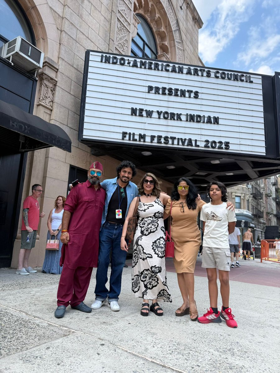 vinodkapri's tweet image. NORTH AMERICAN PREMIERE of #Pyre ! 

Can’t thank you enough my lovely friends @anuragkashyap72  @ravikantmittal #SeemaGupta @ddobhal #Surabhi for especially coming and watching the film with us ❤️ 

Thank you @nyindianff @chhabs 🙏🏻