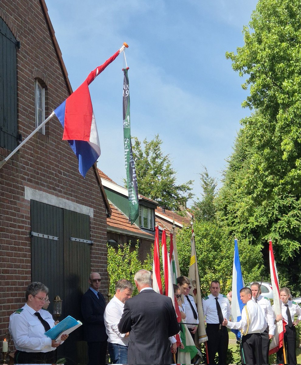 LauraWerger's tweet photo. Vanochtend aanwezig bij de Kermisviering in Megchelen. Het thema dit jaar: vrijheid. Heel toepasselijk in deze tijd. Meegelopen in de processie. Het vendelen was prachtig. Onze kinderburgemeester Jill was er ook! Ik wens de inwoners van Megchelen een fijne kermis! https://t.co/EaCOV8RUYe