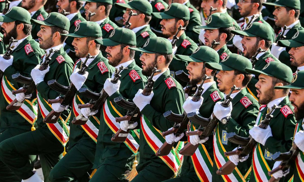 hudaMo60986's tweet photo. ايران لن تركع إلا لله 

وتعلنها بصراحة حرب لا هوادة بها 
حرب بحرب 
ضربة بضربة 
القواعد الأمريكية ضمن بنك أهداف حرس الثورة

#راية_العباس_لن_تسقط https://t.co/JUjwRDPkgC