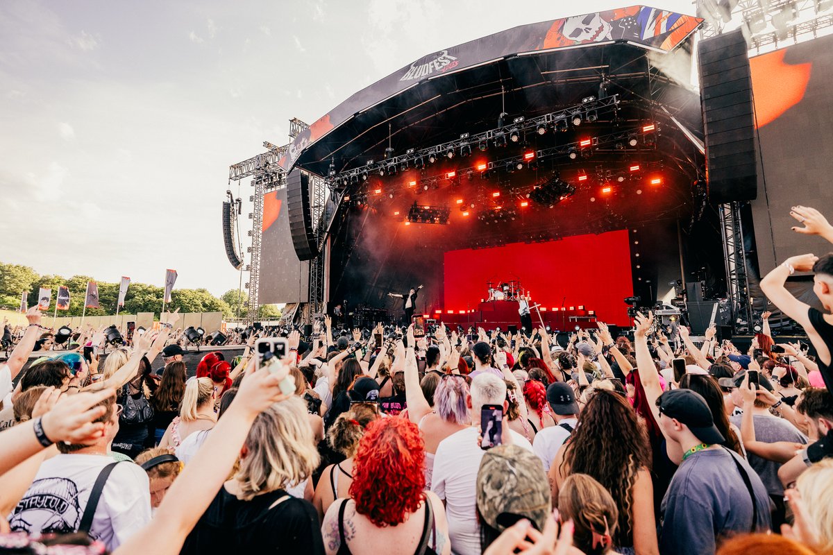 Rock Sound tweet media