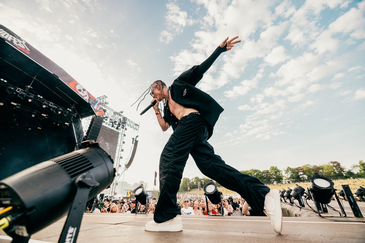 Rock Sound tweet media