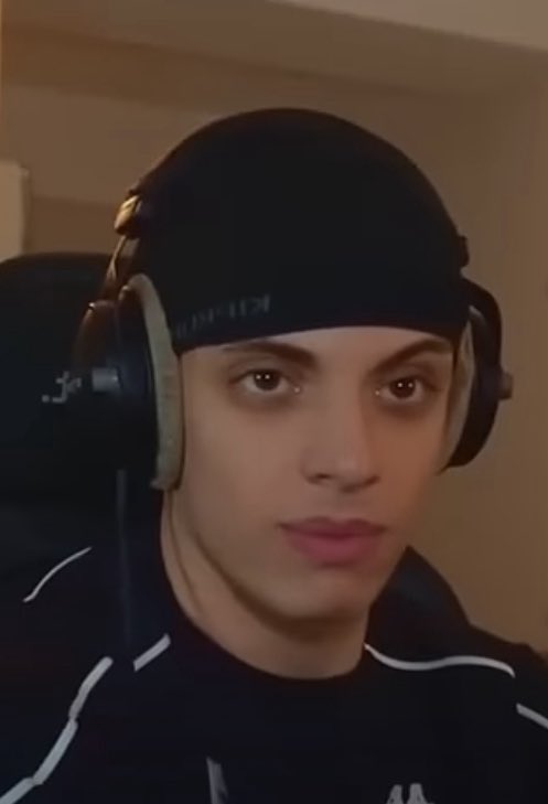 LhommeEnPlace's tweet image. Vous trouvez pas que Anyme il ressemble à un lapin crétin un peu ?