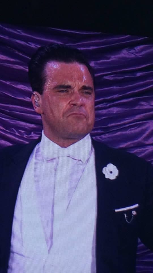 andreac1968's tweet image. 11 years ago @robbiewilliams in the Toon @ArenaNewcastle