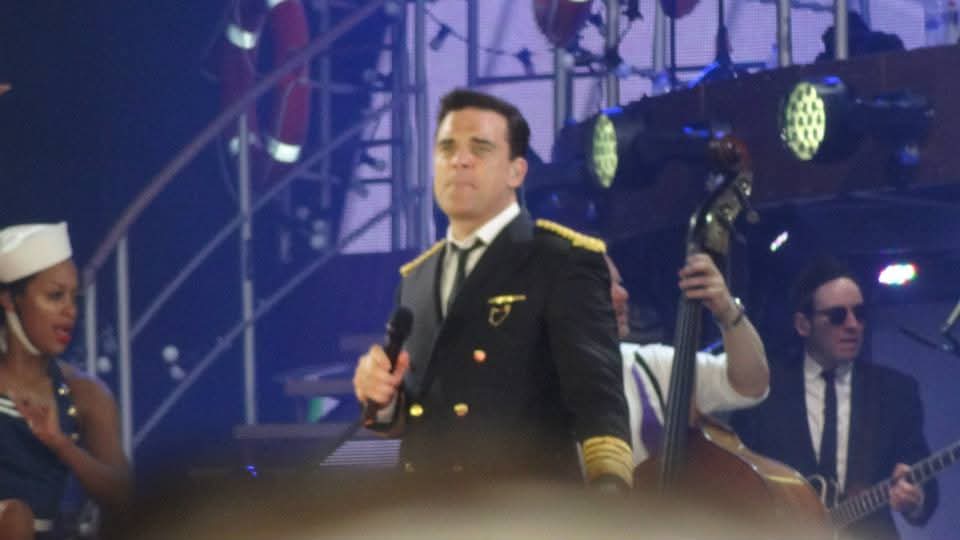andreac1968's tweet image. 11 years ago @robbiewilliams in the Toon @ArenaNewcastle