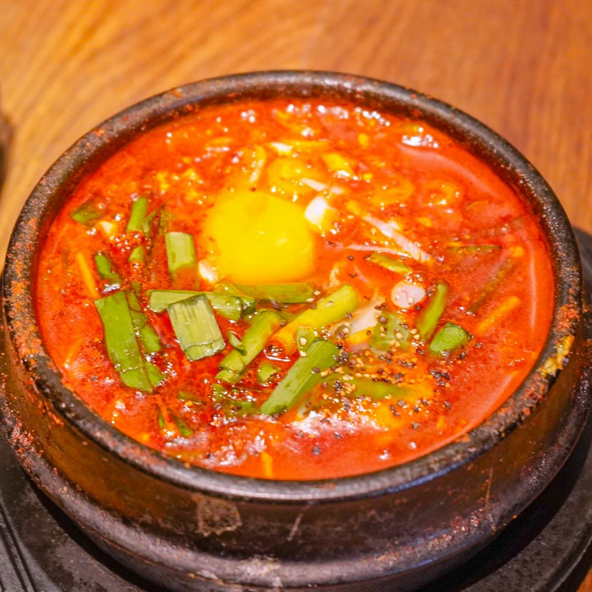 soul_meat_'s tweet photo. 🚶‍♂️ #新大久保 駅から徒歩3分/ #大久保 駅から徒歩1分！
#韓国料理店 やってます!!🍺

当店自慢の🐷国産豚肉使用の
#サムギョプサル 5種類をご用意！🍖

さらに、店員さんに当店のSNSを見せると10%OFFになります！ぜひお立ち寄りください💓
https://t.co/VjDdnPpZHs

#新大久保グルメ https://t.co/v0kRZRK2Eb