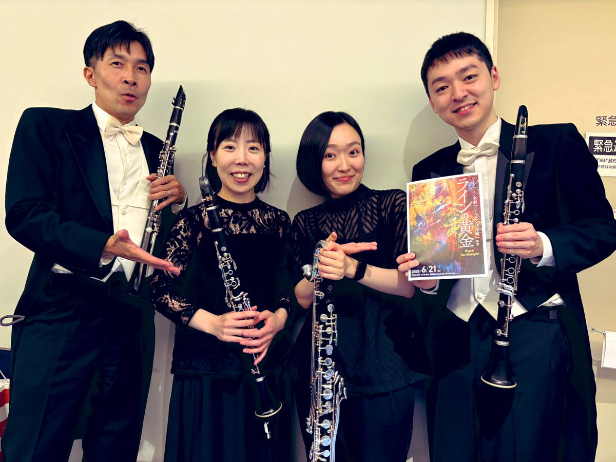 yusukezig's tweet photo. 2時間半ノンストップはとても緊張感がありましたが、キャスト皆さんやオケ、お客様が作品と一体になったような雰囲気、生でないと感じられない空気感でした。ご来場ありがとうございました。
旅を共にしたクラセクションと。
そういやサロメはオケは黒シャツだったな…。 https://t.co/46twGShbXT