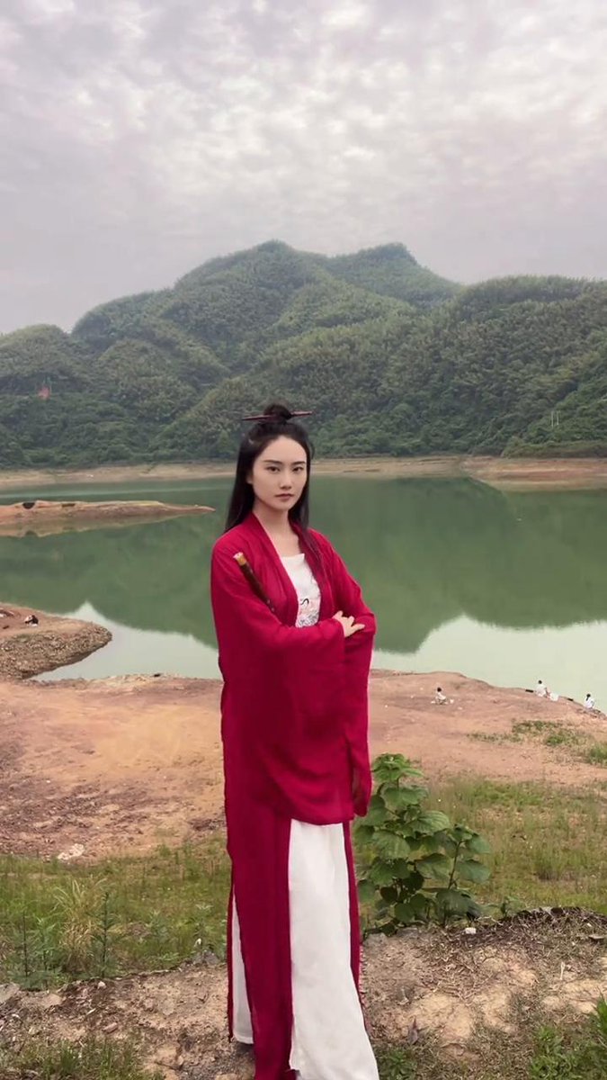 xiaoshimei01's tweet photo. “徐脂虎，我喜欢你。”
“不管你信不信，我已经喜欢你七百年。”
“所以这世上再没有人比我喜欢你更久了。”
“下辈子，我还喜欢你。”

“贫道立誓,愿为天地正道再修三百年!”
“只求天地开一线,让徐脂虎飞升!”
年轻道士声如洪钟，响彻天地间。
黄鹤齐鸣。
有一袭红衣骑鹤入天门。 https://t.co/OybTfzsYsp