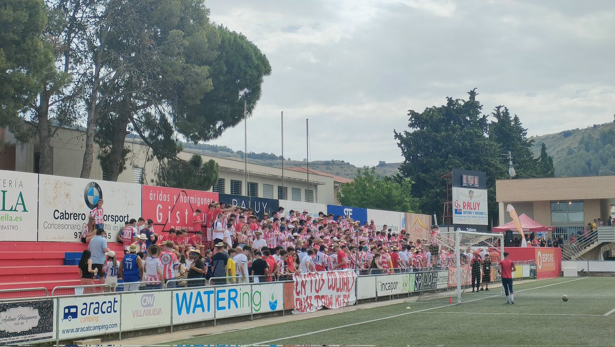 somdelhospi's tweet image. #Saludos des de l'Isidro Calderón!

Abaixem el teló del curs amb la tornada de la final d'ascens a #2RFEF entre l'@AtcoMonzon i la @UEPorreres. Fa 7 dies, a Mallorca, els aragonesos van guanyar 0-1. Previsió de gran ambient. I també de calo
#TheCatalanGroundhopper #groundhopping