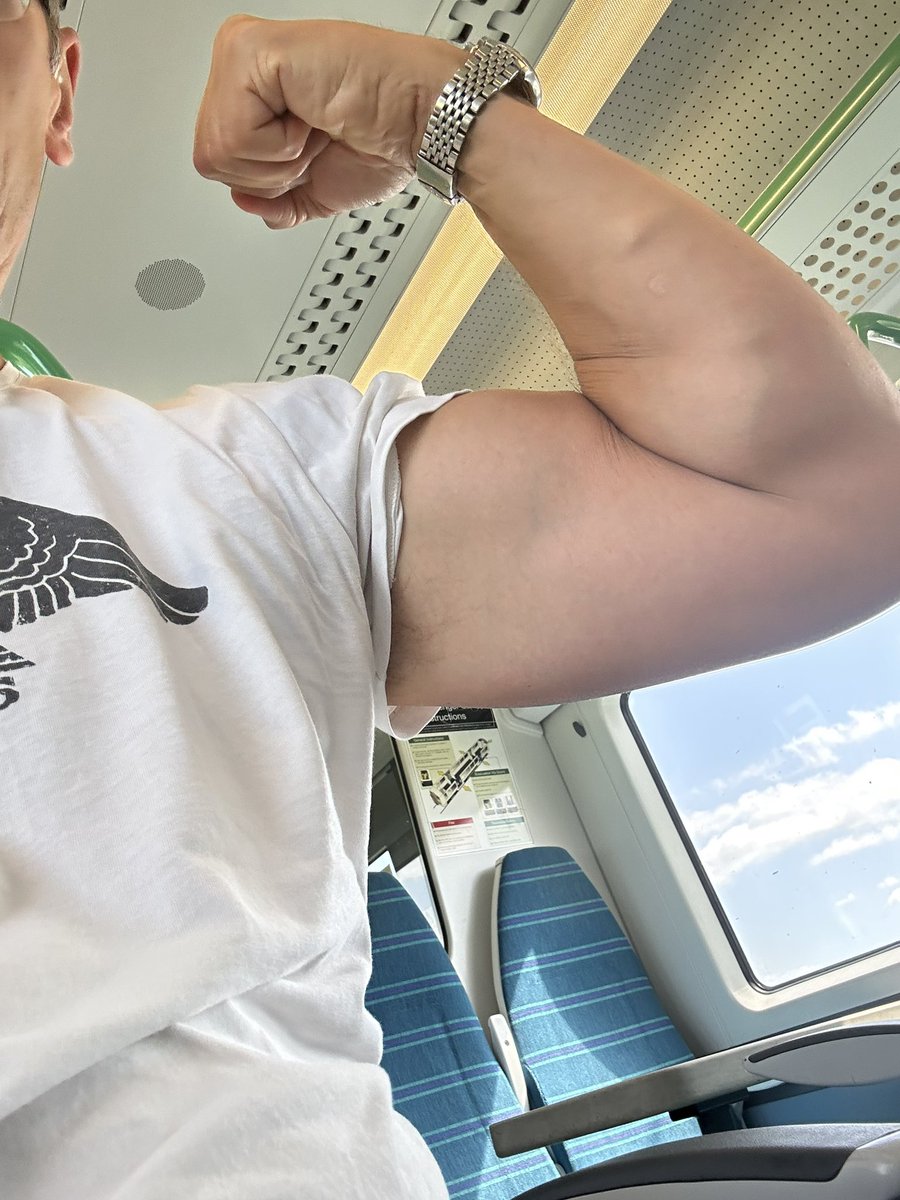 On my way to Glasgow. 

Get into my DMs. Entertain me pigs. And let’s have some fools stepping up to be used and humiliated and rinsed when I’m there. 

Cashmaster. Findom