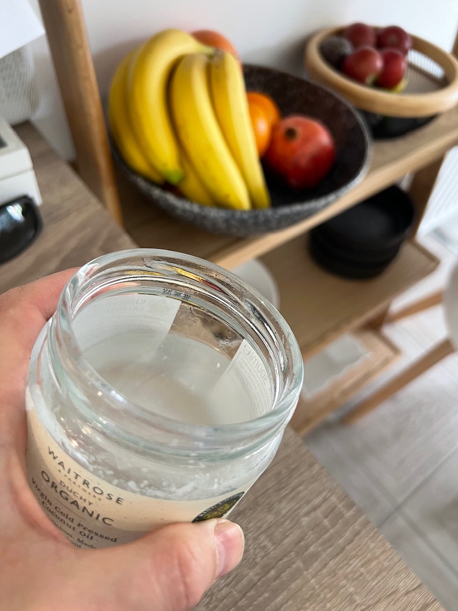 The UK heatwave turned my home into such a sauna that my jar of coconut oil melted into liquid in just a few days! 🌞🔥