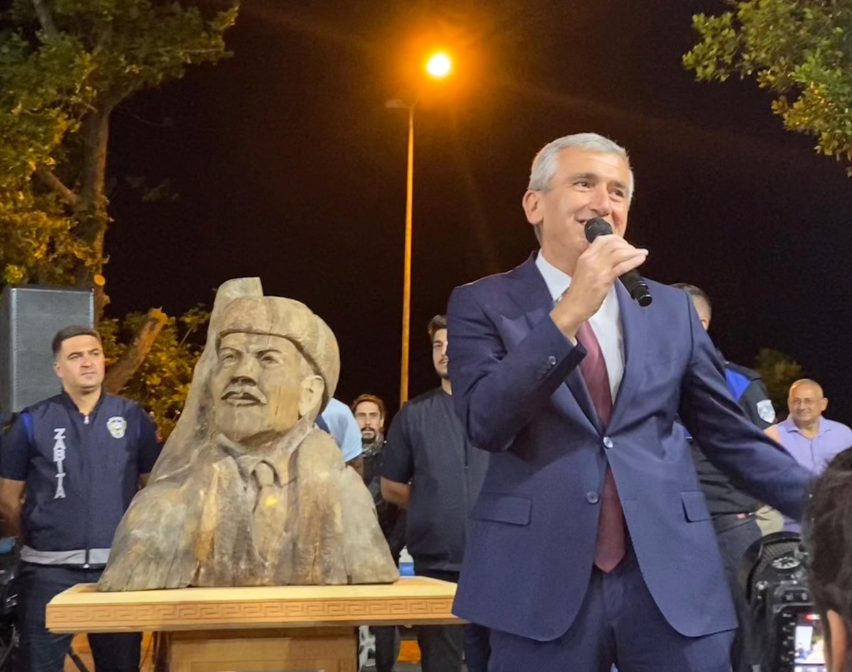 Düzce Akçakoca'da, "Sen Ben Lenin" filminin gösterimiyle birlikte ilk kez Lenin büstü sergilenmeye başlandı.