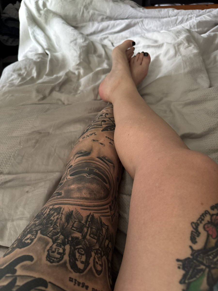Feetishsize1's tweet photo. Chilling on my bed. Would be a nice time for a foot massage.
#feet
#footfetish
#sexlegs https://t.co/ij64sOcCOD