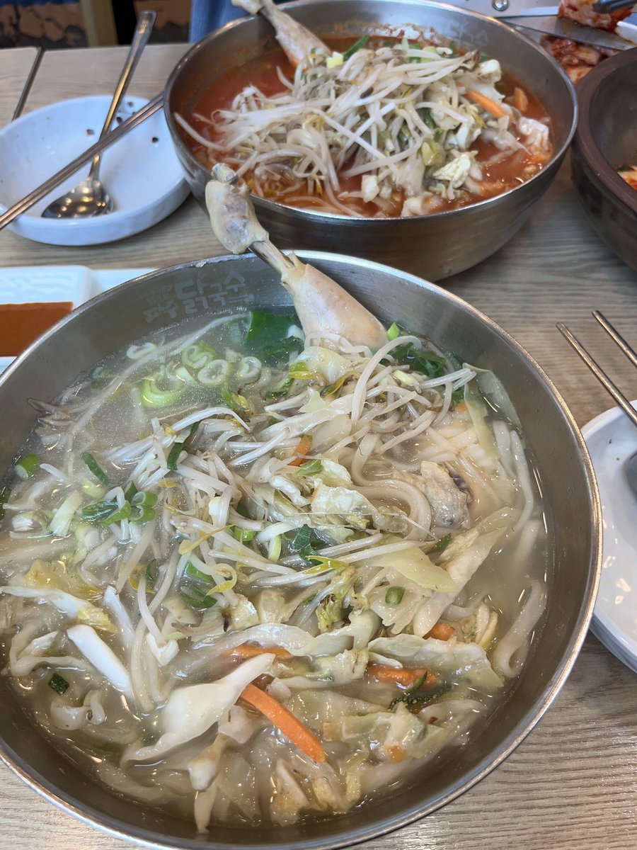 파주 닭칼국수 본점. 백짬뽕 맛이네~