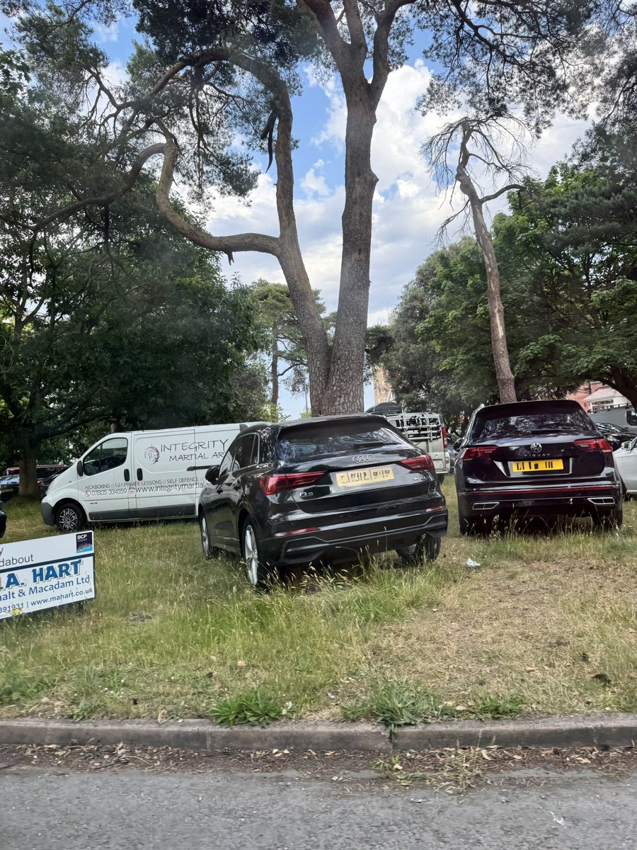 Jo Keeling (@jskeeling) on Twitter photo Anyone else in Bournemouth notice people coming back from the beach were parked on the West Cliff Rd roundabout? Not one had a ticket. Caused chaos as they were driving off from there. <a href="/BCPCouncil/">BCP Council</a> were you aware? Perhaps your parking team could patrol that area to prevent this. Anyone else in Bournemouth notice people coming back from the beach were parked on the West Cliff Rd roundabout? Not one had a ticket. Caused chaos as they were driving off from there. <a href="/BCPCouncil/">BCP Council</a> were you aware? Perhaps your parking team could patrol that area to prevent this.