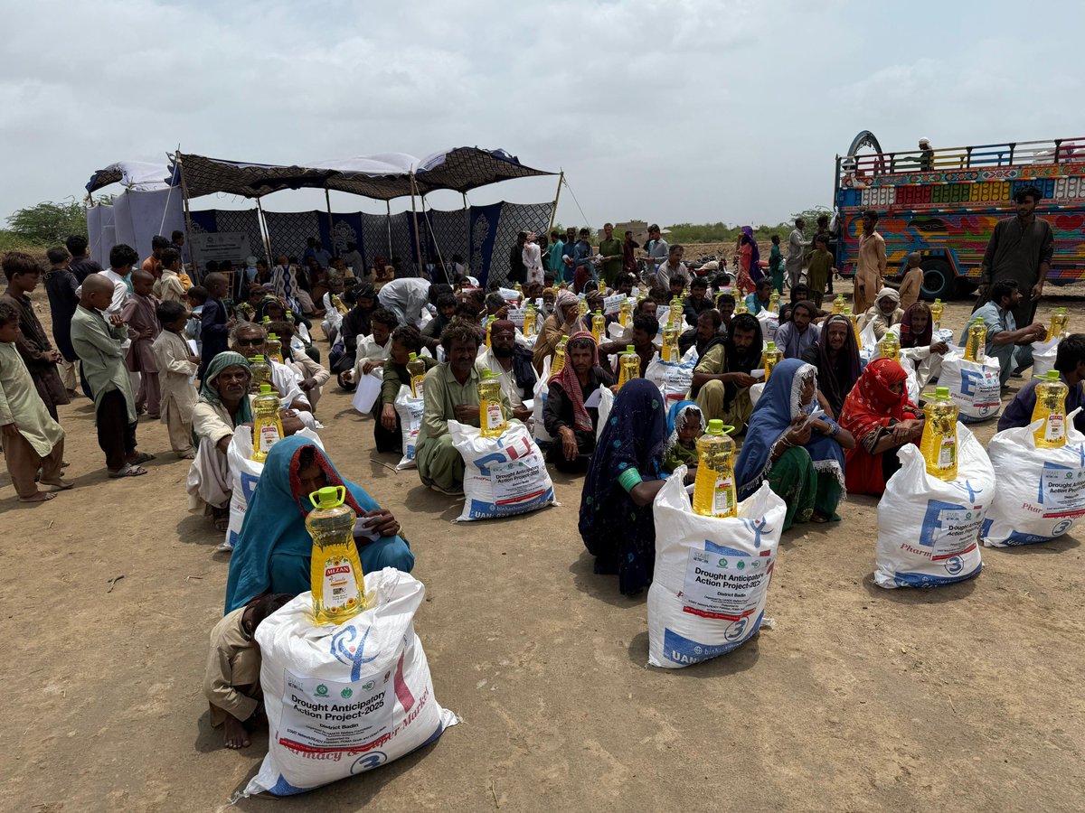 HANDS_Welfare's tweet photo. HANDS Foundation successfully distributed food packages to 289 deserving families in drought-affected Union Council Mithi-3, District Badin — under the Drought Anticipatory Action Project supported by Start Network/Ready Pakistan. 

#HANDSFoundation #StartNetwork #ReadyPakistan https://t.co/o3qkDegkiY