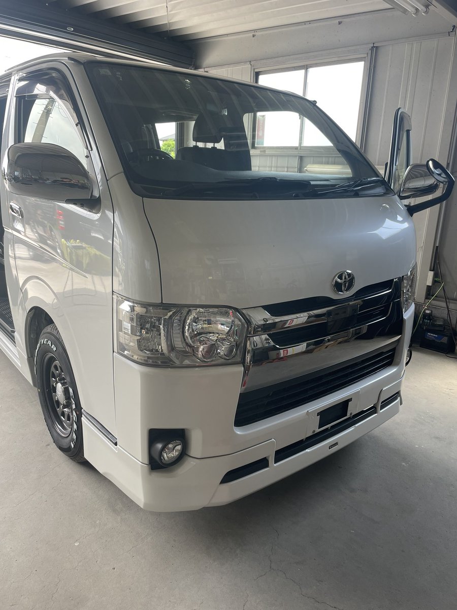 oz_motorling's tweet photo. 先日ハイエースに社外ミラー型ドライブレコーダー2カメラタイプ取付しました✨

これで後ろからの煽り運転などもバッチリ録画や後方確認も行えます！！

#トヨタ
#ハイエース
#ドラレコ
#オズモータリング

埼玉県越谷市東町2丁目30-1🫶
レイクタウンすぐ横🔥 https://t.co/iA112zHHQP