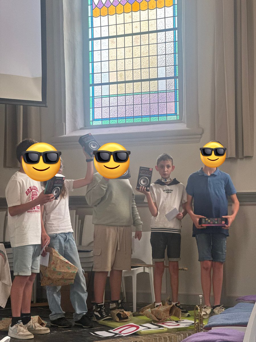 NatalieNTK's tweet photo. Vanochtend de overstapdienst van onze Jip in de kerk. De rest gaat naar de brugklas (vier uit groep 8) en hoewel Jip in groep 7 zit deed hij ook mee want na de zomervakantie begint Jip op school Lyndensteyn in Beetsterzwaag #revalidatie #canule #zeerslechtziend https://t.co/u4oyVOEaKV