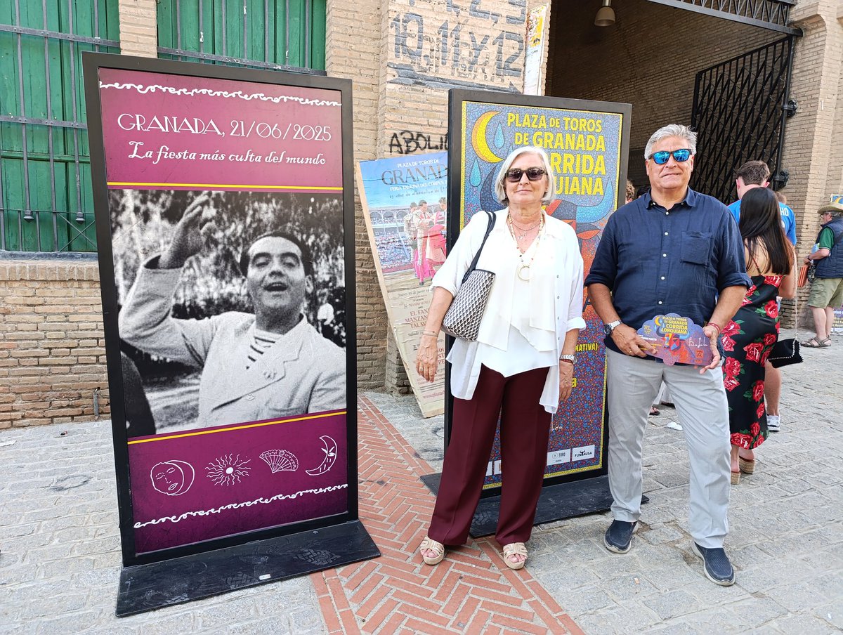 fernavarroreyes's tweet photo. En "Proyecto Callejón" nos visitó para la ocasión nuestra amiga, periodista y especialista en Lorca @encarnavargas junto al bailaor Agustin Barajas promotor con @MiguelPoveda del Centro cultural Federico en Granada
 
Mucha suerte a esta iniciativa en su nueva andadura https://t.co/pJkwgxu3kT