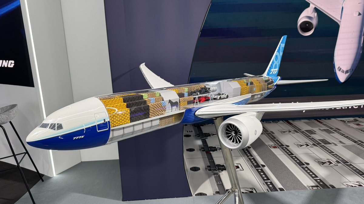 flight_report's tweet image. For the last day of the Paris Air Show, don’t forget to stop by the Boeing pavilion!

The Boeing 777X cabin’s spaciousness for both freighter and passenger versions.

The Ascent Business Class « Plus » first row.

#ParisAirShow #PAS25