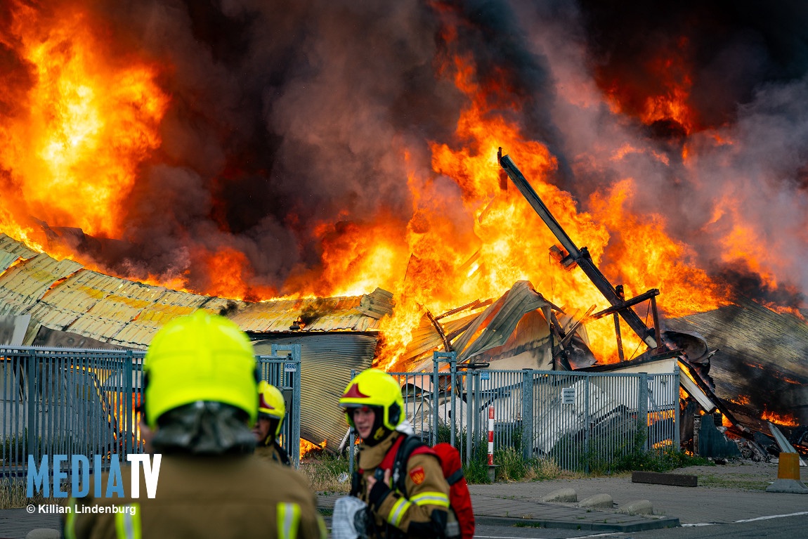 Zeer grote brand in Rotterdam: Pand ingestort