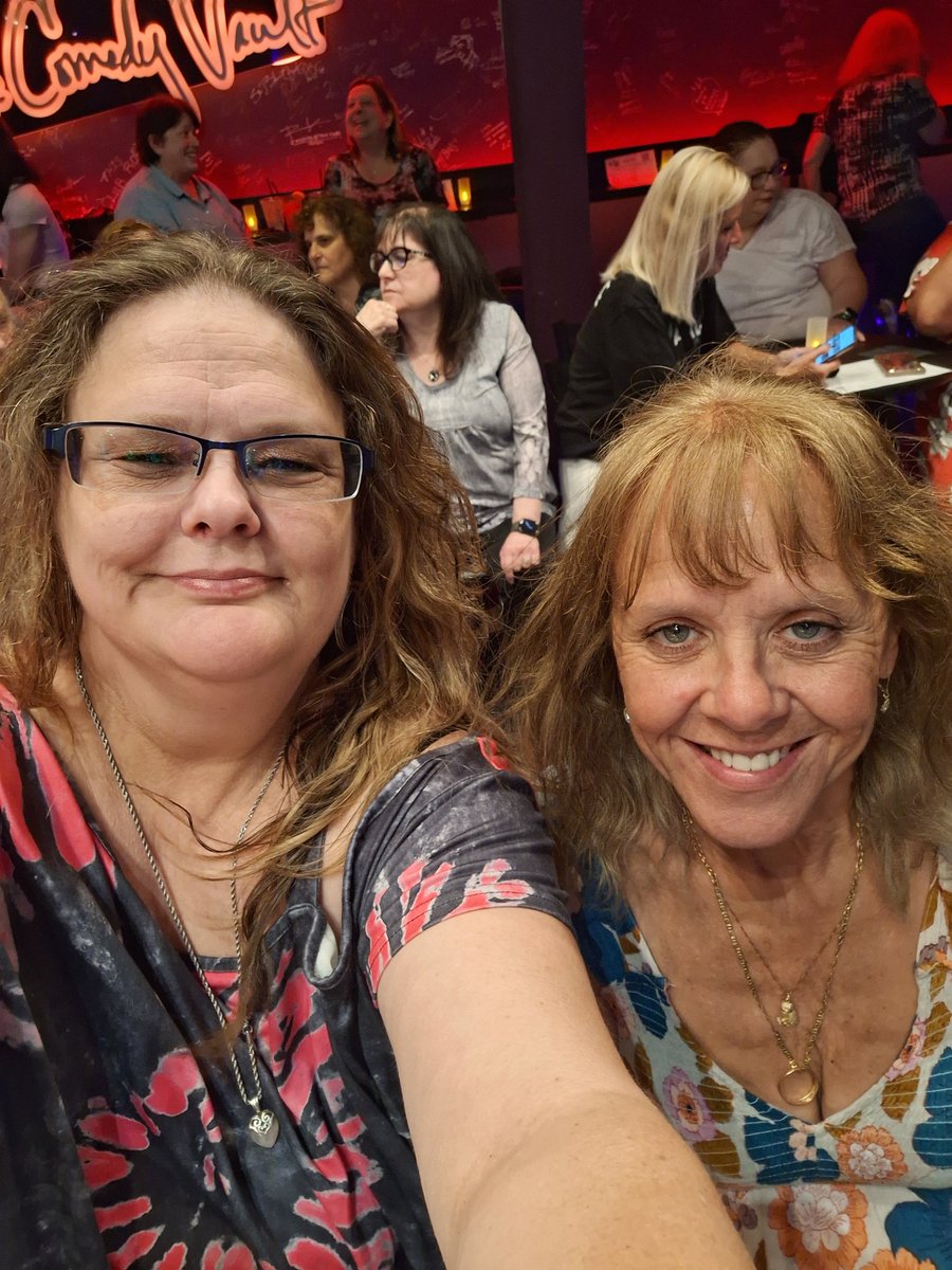 Had a great time with #JohnathanJackson in Batavia lots of great songs and some poetry and pictures and autograph such a talented man but he's always gonna be Lucky Spencer to me lol don't mind how crappy I look windy 90° and no hair spray but I don't care I had a great time
