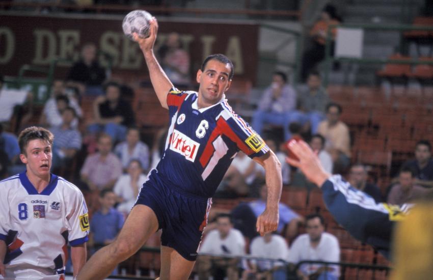 🇨🇵 #EDF 

🔴 Icône des Barjots et joueur emblématique de l'équipe de France 🇨🇵 des années 90, Denis Lathoud s'est éteint cette nuit 😢🙏 #RIP 

Retour sur une carrière incroyable 👇

handnews.fr/2025/edf-m-le-…