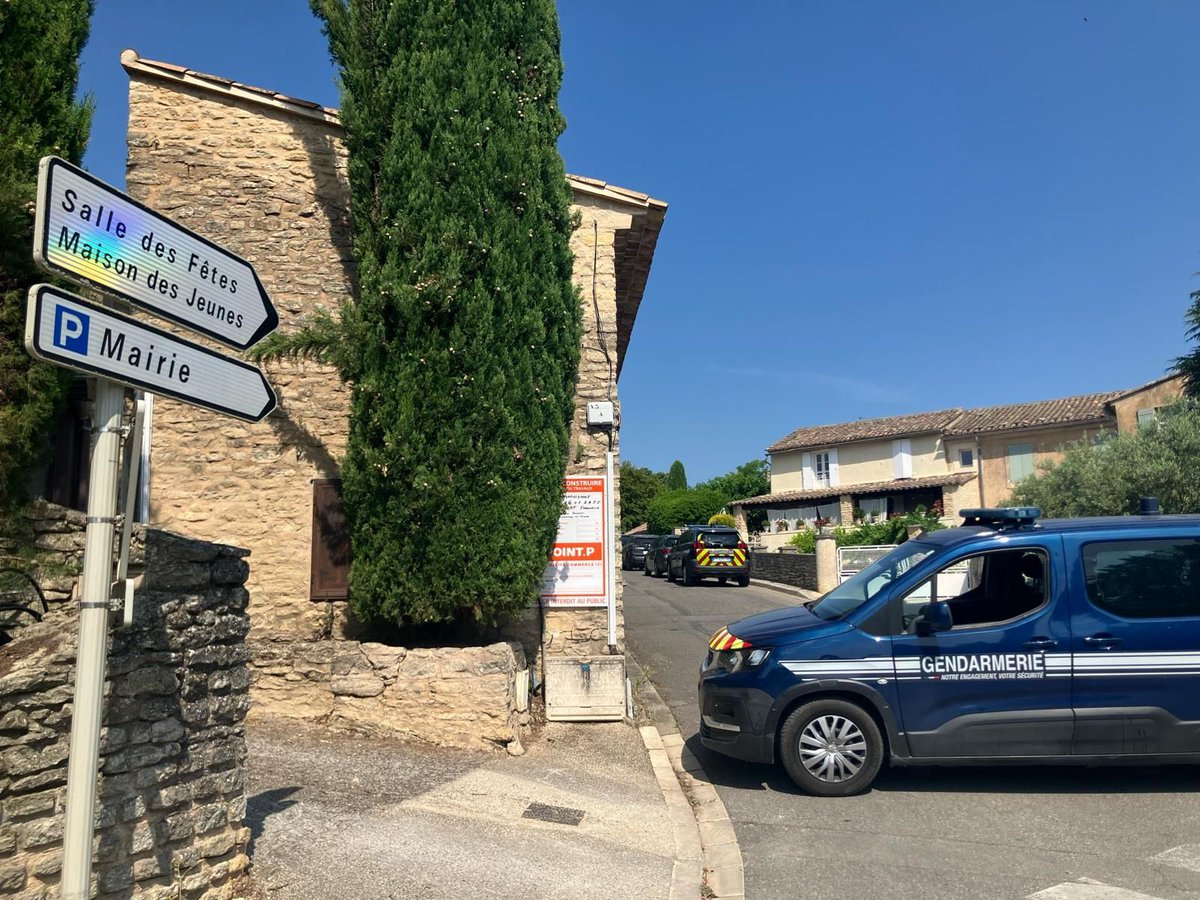 CerfiaFR's tweet photo. 🚨🇫🇷 FLASH | Une FUSILLADE lors d’un mariage dans le village de Goult (Vaucluse) a fait 2 morts, dont la mariée. 3 autres personnes sont dans un état grave. Un groupe d’hommes cagoulés a fait feu à la fin de la fête. https://t.co/Zv4m9IX4WW
