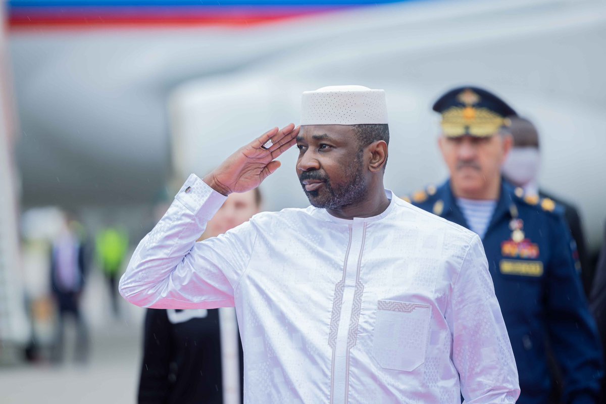 Le Pdt de la Transition, Chef de l'État, SE le Gal d'Armée Assimi GOÏTA est arrivé ce dimanche 22 juin 2025, à Moscou en Russie.À sa descente d'avion, le Président GOÏTA a été accueilli avec tous les honneurs dignes de son rang par les autorités russes et le corps diplomatique.