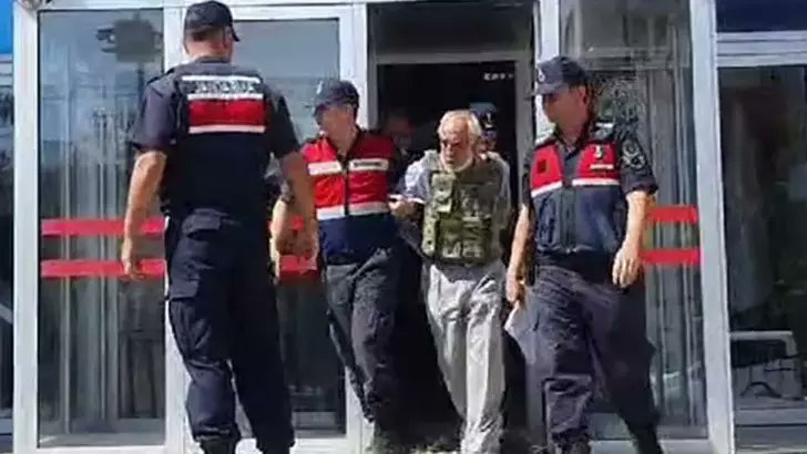 📌 3 komşusunu öldüren sanığa 2 ağırlaştırılmış müebbet ile 18 yıl hapis

📎 dha.com.tr/2664116