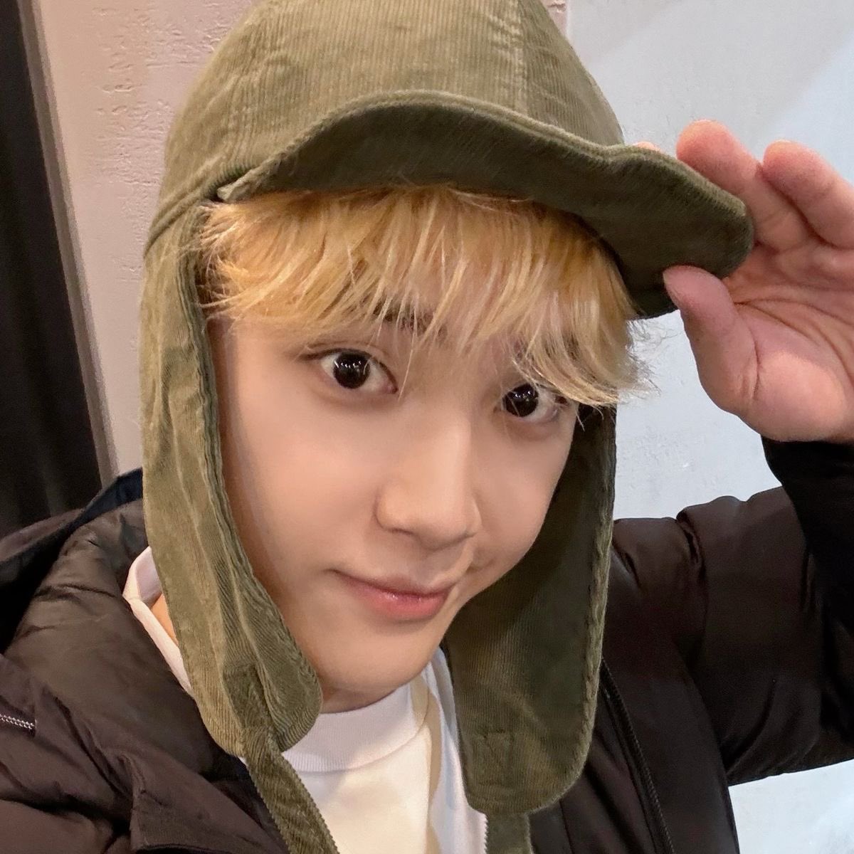 KVNFEED's tweet photo. i hope he knows we will love him forever no matter what https://t.co/2ddP96XMJn