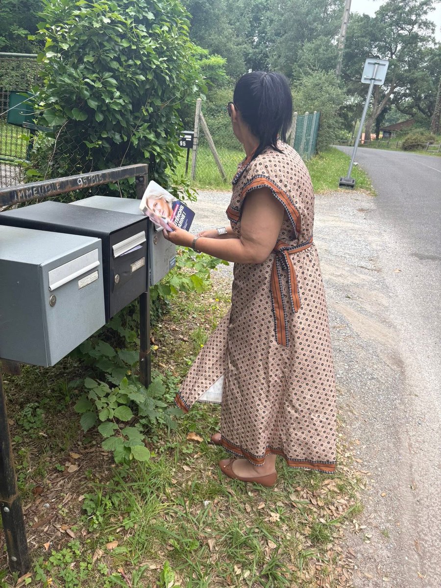 RNational40_off's tweet photo. 📬 Boîtage à Tarnos hier matin !

Nos militants sur le terrain dès l’aube 💪🏻

Objectif : faire entendre la voix du peuple et défendre nos idées 🇫🇷

Merci à eux pour leur engagement aux côtés de @MLP_officiel 

👉 Le terrain, toujours le terrain. 

#RN #Tarnos #Boitage #Landes https://t.co/DRywXHgYYx