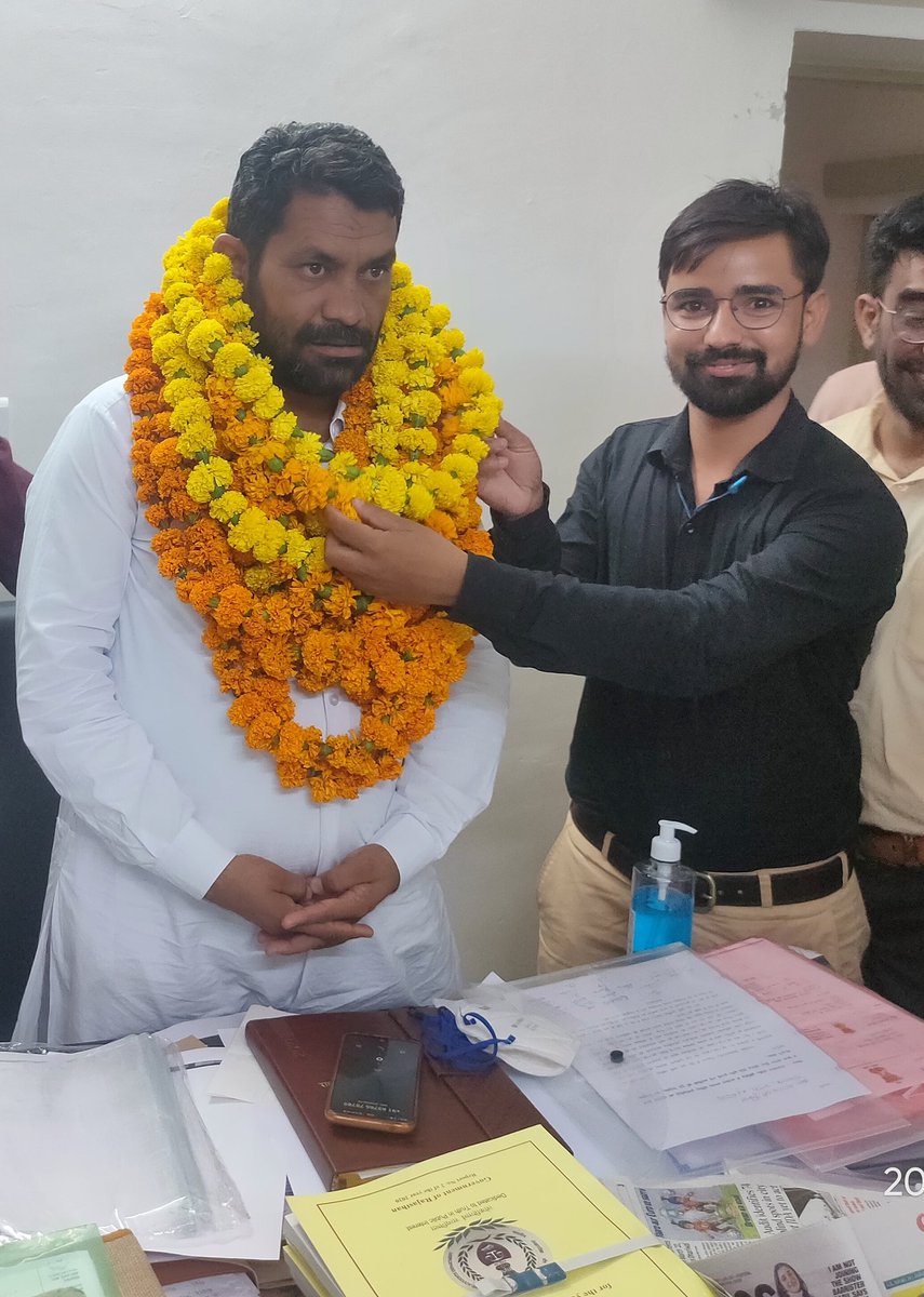 हार को जीत की इक दुआ मिल गई, तप्त मौसम में ठंडी हवा मिल गई, आप आये श्रीमान जी यूँ लगा जैसे तकलीफों को कुछ दवा मिल गई.

LDC (603) के अभ्यार्थियों की ओर से बलवान जी पुनिया (विधायक, भादरा) को जन्म दिन की बहुत बहुत शुभकामनाएं  🙏🙏
 <a href="/BalwanPoonia_/">Balwan Poonia</a> #Happy_Brithday_Balwan_Poonia