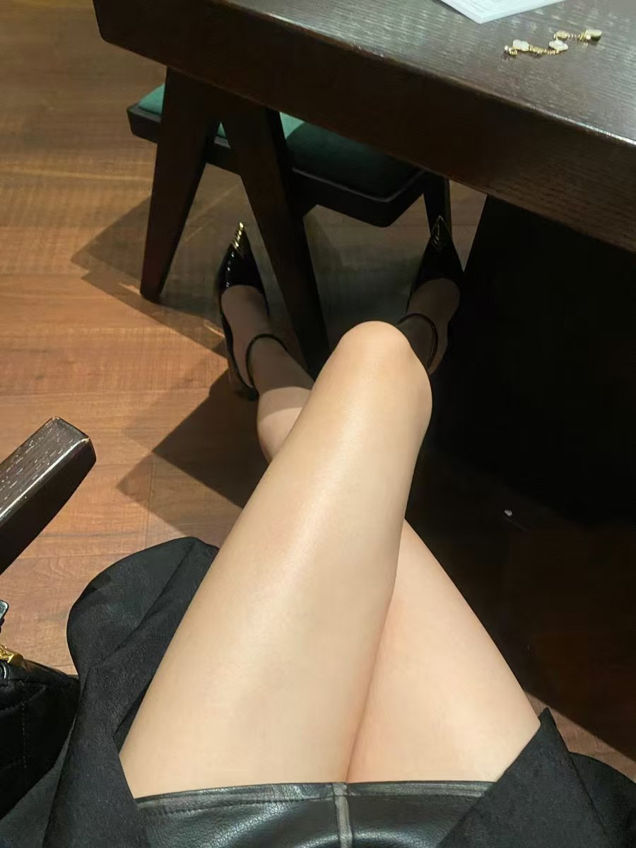 Queen_Q8L's tweet photo. 陪闺蜜看表看了三个小时，我都要发霉了 https://t.co/Oj79ElcsCd
