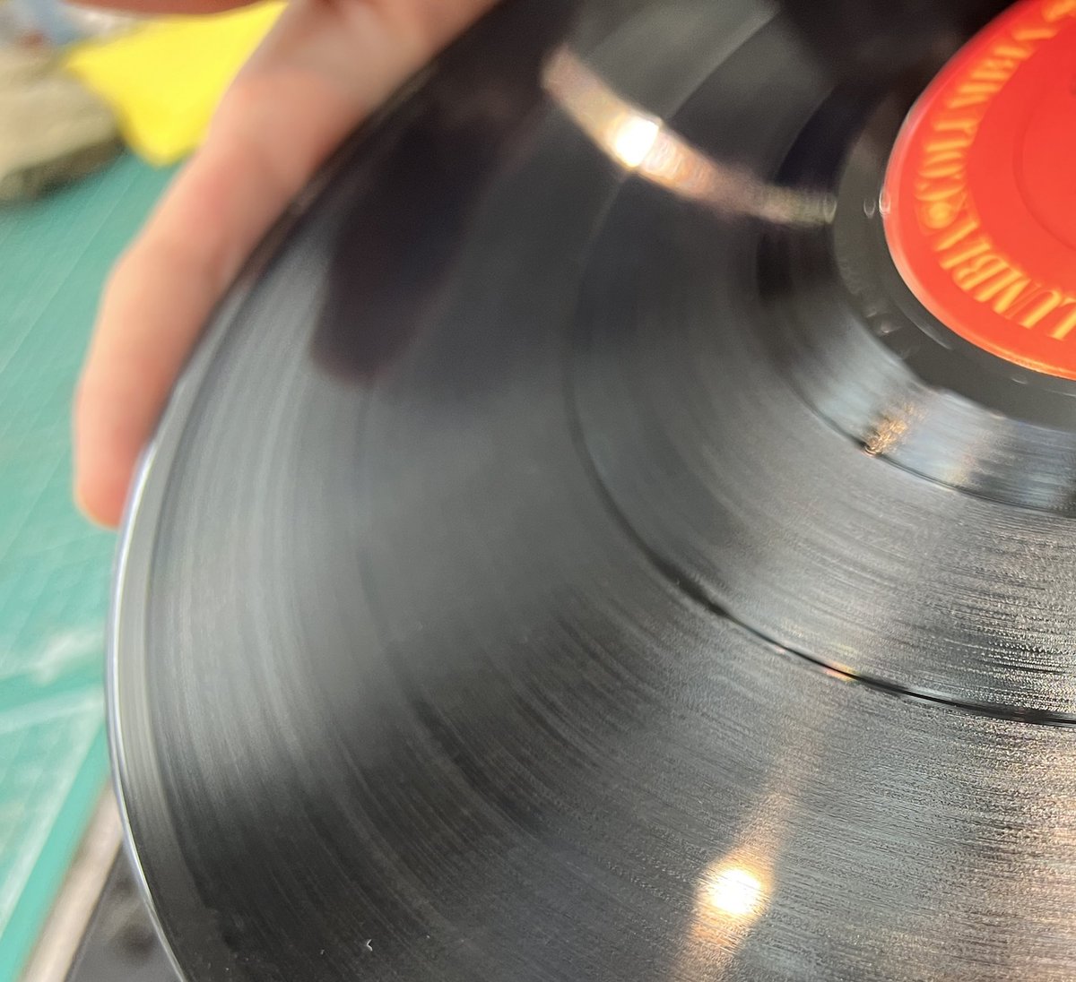 ジャケットがパックリと割れたジャズのレコードをお求め安い価格で追加しました〜

盤は概ね良好なコンディションですので、とりあえずジャズのレコードを格安で聴きたいお客さまにオススメで〜す。
