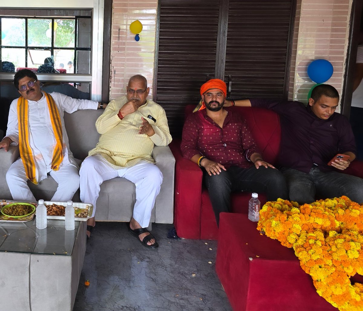BahubaliShani's tweet photo. प्रिय छोटे भाई सिद्धांत त्रिपाठी आलोक जी के नए प्रतिष्ठान The Social Spoon रेस्टोरेंट के उद्घाटन समारोह में सम्मिलित होकर शुभकामनाएं प्रेषित किया !!
@BJP4India @BJYM @maheshshuklabjp https://t.co/7m3jcJwHVa