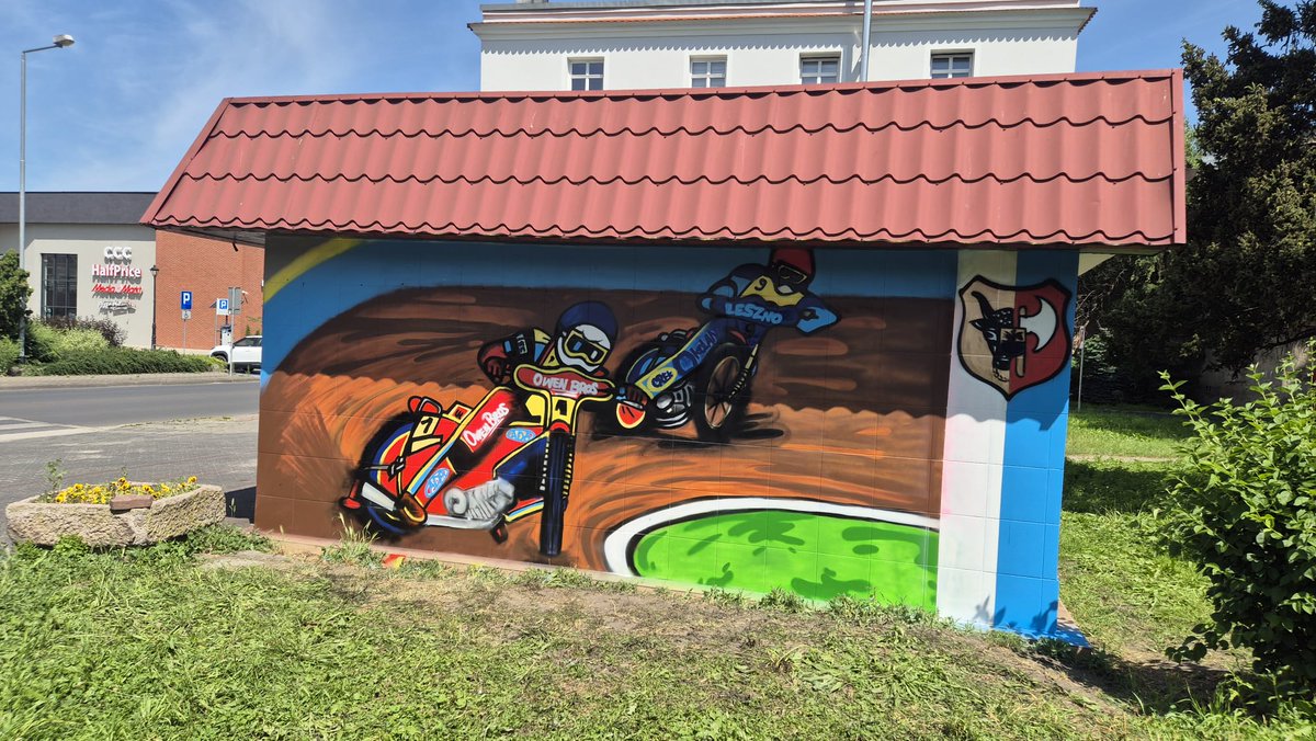 Leigh Adams i Roman Jankowski gdzieś na leszczyńskich murach.

#KSUL ⚪🔵🤟🏼 #UniaLeszno #M2E #Metalkas2Ekstraliga