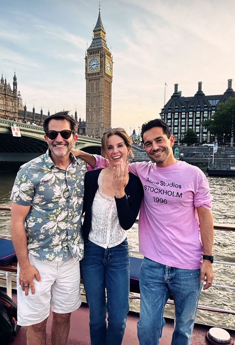 spinorbinmusic's tweet image. Lana Del Rey looks absolutely amazing in London! 🇬🇧✨ 

Serving timeless beauty and ethereal vibes as always 💖🌙 #LanaDelRey #LondonLook #GoddessEnergy