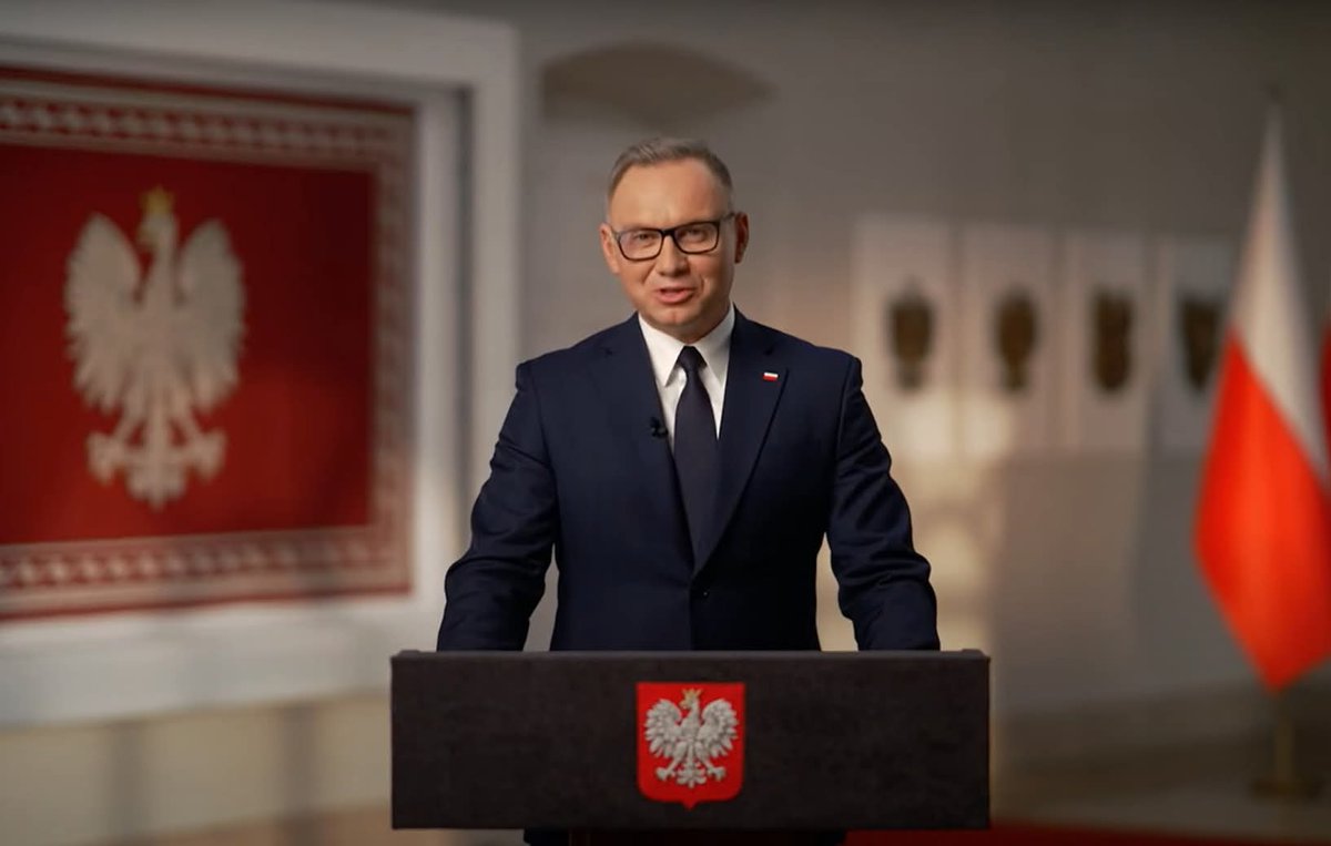 amazgula's tweet photo. Kto ci draniu i zdrajco Polski @AndrzejDuda kazał powołać członka Ordo Iuris, finansowanego przez Kreml i zamieszanego w przekręty Ziobry w Funduszu Sprawiedliwości dr Wiaka na prezesa nieistniejącego sądu, który ma zatwierdzić skręcone przez PIS wybory?
Duda to zdrajca i bandyta, bo nie tylko mianuje wrogów Polski na najwyższych urzędników, ale zawetował ustawę naprawczą w tej sprawie i nie chce przeliczyć oddanych głosów wyborczych obywateli. Czyli chce chaosu, bałaganu, zalegalizowania bezprawia i kpi z głosów Polaków. Mało tego, wzywa do wojny domowej, do rewolucji, która ma zmieść demokrację w Polsce.